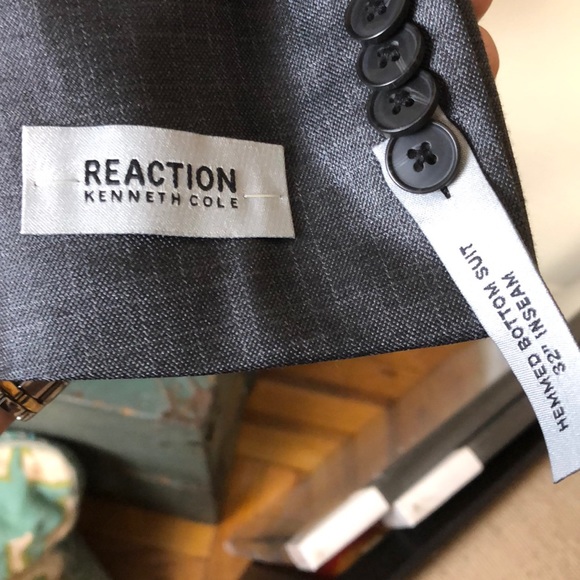 « SOLD »Kenneth Cole, Gray Shark skin suit. - Picture 2 of 8